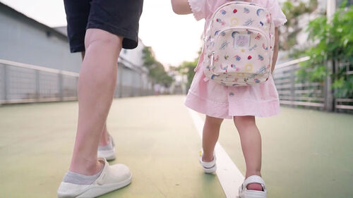 아이 통제 못하면 무개념?…부모 70% 외출 전 눈치