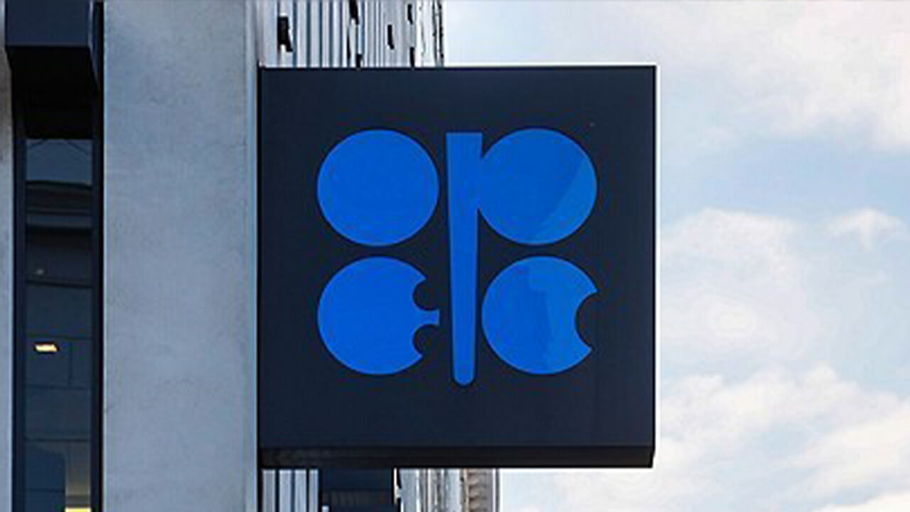 OPEC+, 대규모 추가 증산 합의…유가 1% 하락