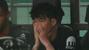 손흥민 결국 굵은 눈물…교체돼 나오는 순간 '깜짝 장면'