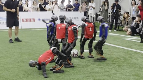 이제 축구 경기까지 뛴다…팀플레이 가능한 휴머노이드