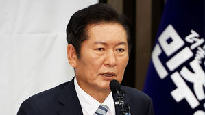 [여담야담] '국힘 패싱' 정청래 "악수는 사람과"…송언석 "소인배 행동 말길"