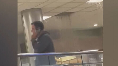 천장에서 시커먼 물 콸콸…여행 시작부터 웬 날벼락?