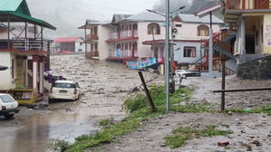 인도 동부 콜카타서 폭우로 10명 사망…강우량 39년 만에 최대