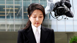 '피의자' 신분 된 첫 대통령 배우자…첫 포토라인 불명예