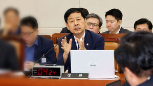 "퍼주기, 굴욕 협상"…"일주일 매달려 최악 상황 피했다"