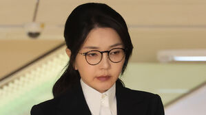 특검 "김건희 보석 허용 안돼…증인 접촉 등 증거인멸 우려"