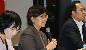 정은경 "1년 반 의정갈등 불안·불편…환자·가족에 깊은 사과"