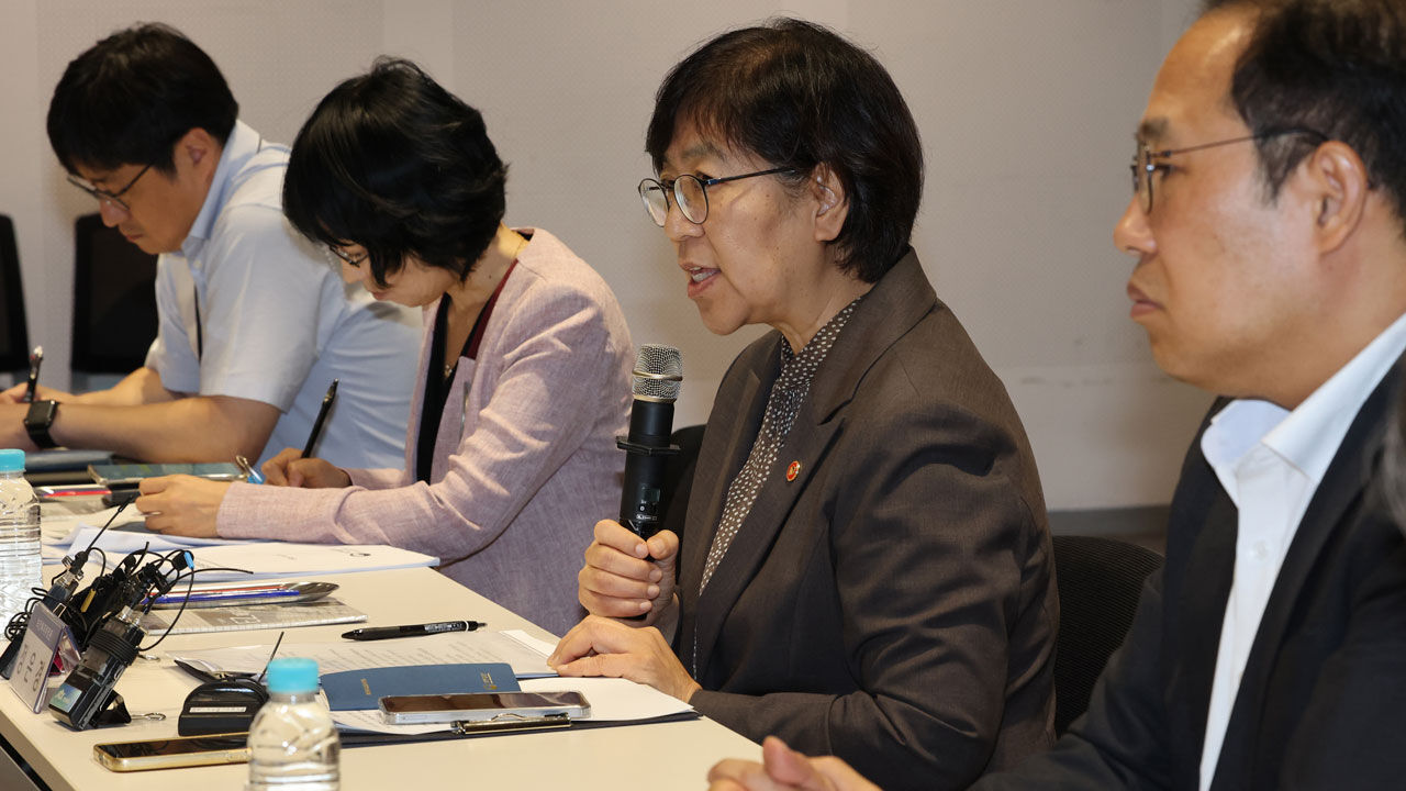 정은경 "1년 반 의정갈등 불안·불편…환자·가족에 깊은 사과"