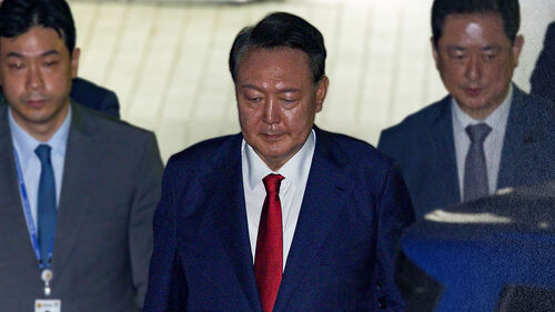 특검, 윤 체포 또 무산…"완강한 거부에 부상 우려"