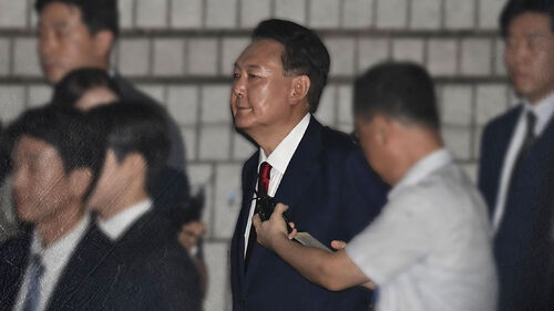 검사 시절 줄줄이 체포하더니…피의자 되자 "인권 침해"