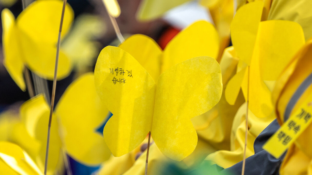 가게 전광판에 세월호 추모글 올렸다가 손님에게 폭행당한 업주