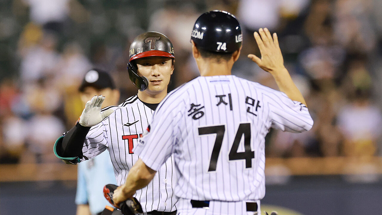 '신민재 3타점 2루타' LG, 두산에 4-3 진땀승…선두 복귀