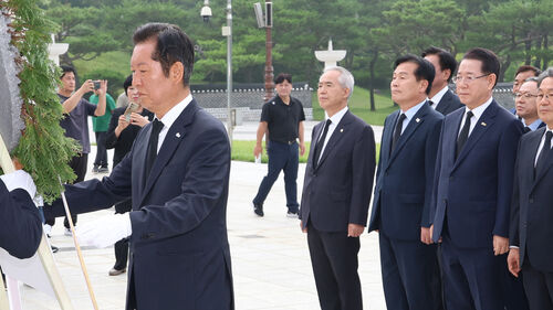 정청래, 5·18 묘지서 "내란세력 척결"