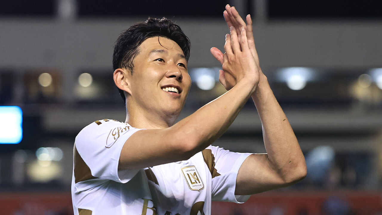 손흥민, 데뷔전서 동점 PK 유도…LAFC 2대 2 무승부에 기여