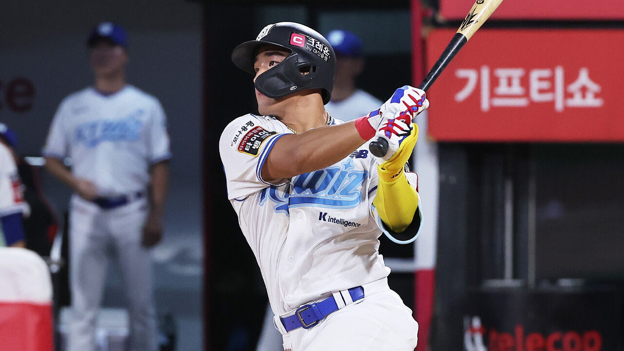 KT 안현민, 한화 폰세 제치고 프로야구 7월 MVP 수상