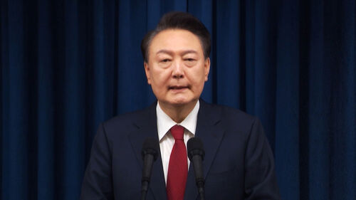 법원, 윤 계엄 위자료 가집행에 '조건부 강제집행정지' 결정