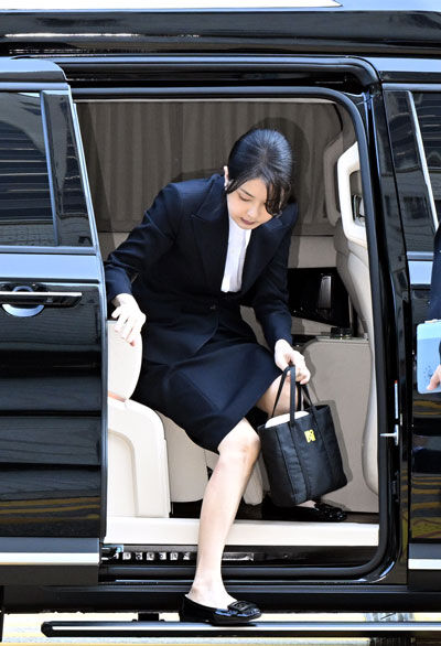 윤석열 전 대통령 부인 김건희 여사가 12일 구속 전 피의자 심문(영장실질심사)을 받기 위해 서울 서초구 서울중앙지법에 도착하고 있다 (사진=연합뉴스)