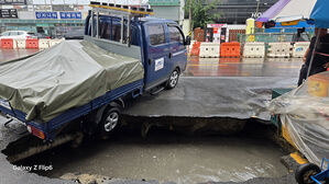 부산 사상∼하단선 주변서 또 땅 꺼짐…차량 바퀴 빠져