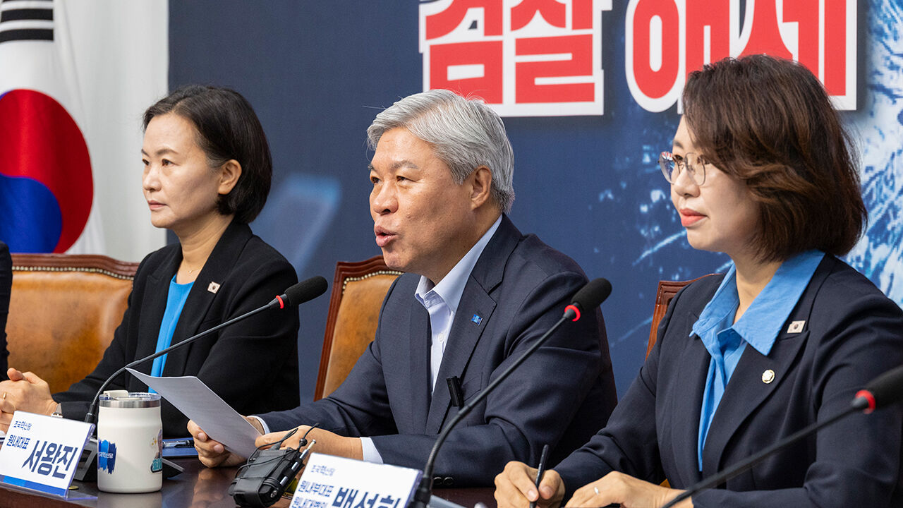 '사면복권 조국' 진로 본격 모색…혁신당 내일 조기전대 등 논의