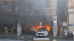 불붙이고 남친 보여주려 '찰칵'…원룸 타올라 40대 사망