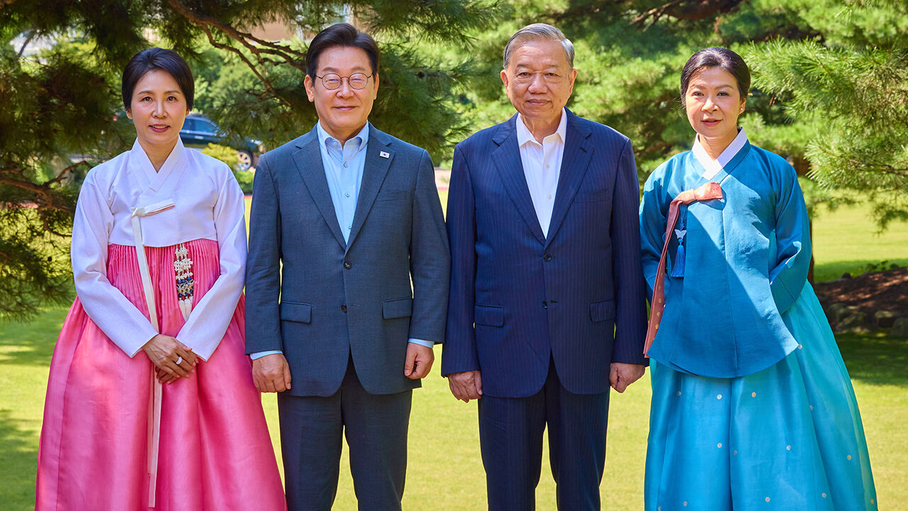 이 대통령, 청와대 상춘재서 또 럼 서기장과 친교 행사