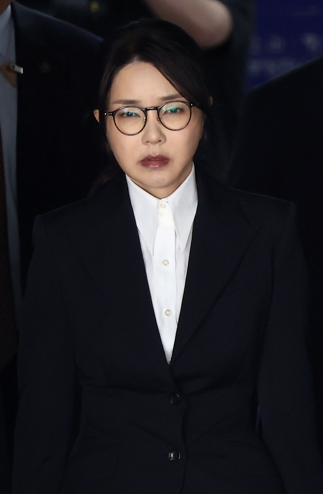 어제 오후 영장 실질심사를 마치고 법원을 나서는 김건희 씨