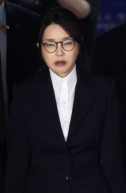 어제 오후 영장 실질심사를 마치고 법원을 나서는 김건희 씨