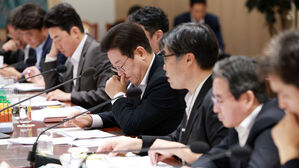 이 대통령 "공공기관 통폐합 필요&hellip;너무 많아 숫자 못 센다"