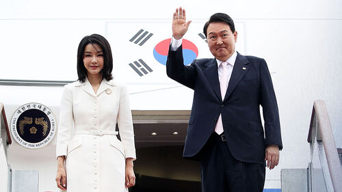 [단독] "순방 당시 모두 착용"…NATO 3종 세트 확인