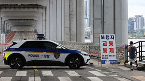 한강 수위 상승으로 서울 잠수교 보행자 통행 통제