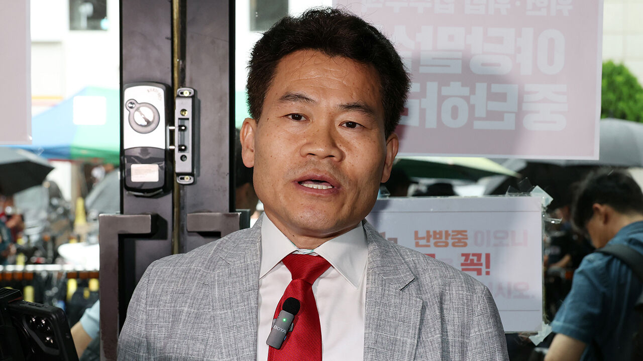 국힘 윤리위, '전대 방해' 전한길에 경고 경징계…"잘못 뉘우쳐"