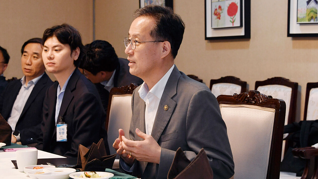 기재부 차관 "탄소크레딧 시장 초석 마련"…하반기 활성화 대책 예고