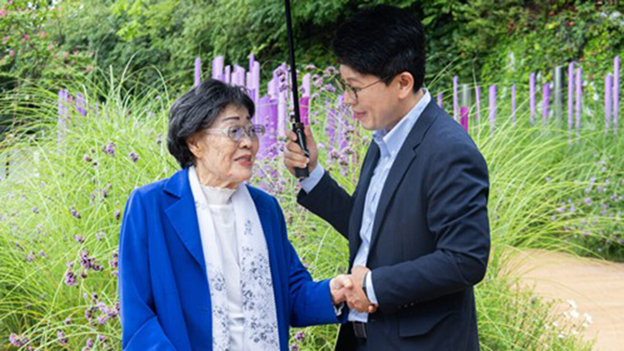 서울시 정무부시장, 이용수 할머니와 '기억의 터' 찾아 추모