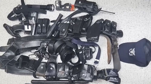 어딘가 이상한 경찰 제복…붙잡히자 "이게 취미"