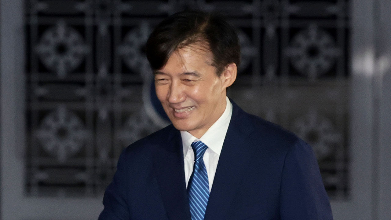 '조국 사면' 찬성 43%·반대 48%…"진영 간 팽팽하게 갈려"