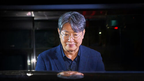 "국민에게 사죄"…불리한 질문엔 묵묵부답