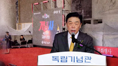 "거취 결정하라" 직격…독립기념관장 경축사 어땠길래?