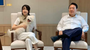 윤 사저에 남겨진 반려동물 11마리&hellip;김여사 측근들이 돌보기로