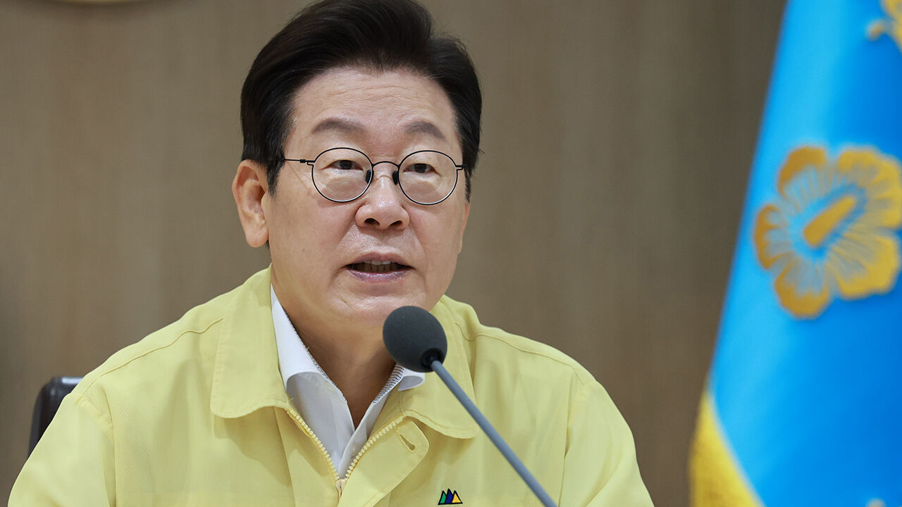 이 대통령 "언론의 고의적 왜곡·허위 정보엔 책임 물어야"