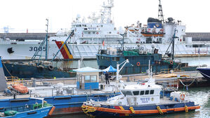 영종도 앞바다 어선서 불법 체류 외국인 2명 검거