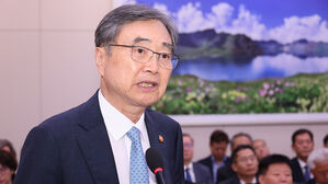 조현 "동결-감축-폐기 단계적 비핵화 전략 마련"