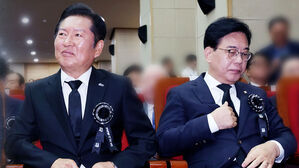 악수는커녕 '눈맞춤'도 거부…여야 대치 언제까지