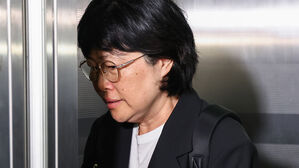 특검, '수사 외압 의혹' 유재은 전 법무관리관 이틀째 조사