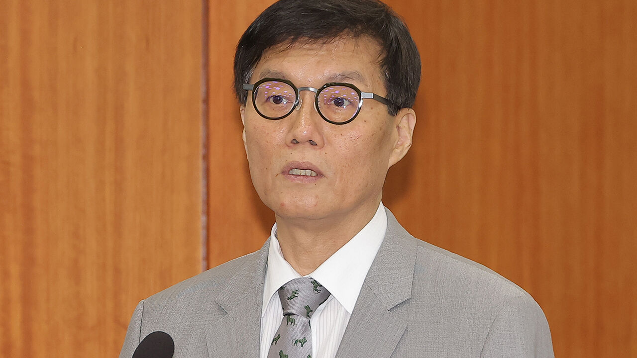 한은총재 "내수 중심 경제 회복세…무역 협상 등에 불확실성 커"