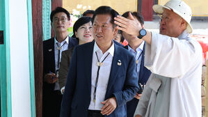 정청래, 불국사 찾아 "APEC으로 한국 민주주의 회복 알려야"