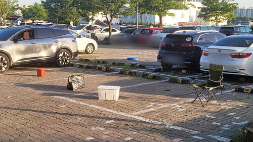 주차칸에 물건 놓고 "지인 기다려"…주차장 빌런 분노