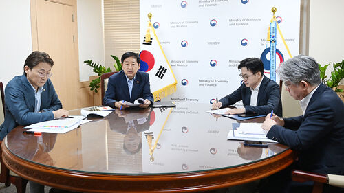 석화 금융권 위험 노출액 30조 원대…금융위, 주요 은행 소집