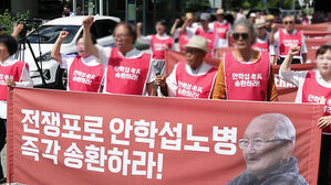 "동지들 묻힌 내 고향…북한 가겠다" 통일대교서 제지