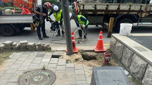 송파구 몽촌토성역 인근 도로에 포트홀&hellip;교통 통제