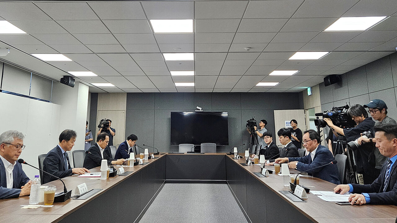 전공의 복귀 앞 마주 앉은 의정…의료계 "인턴 수련 기간 단축"요구